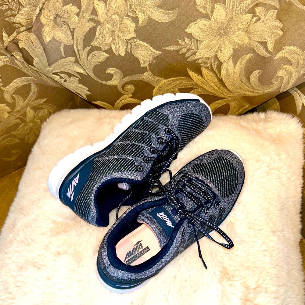 Avia Avi-Rift memory foam running shoes. NWOT